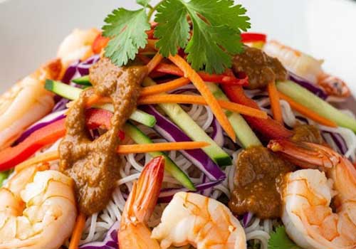 Salade Thaïe de Vermicelles de Riz aux Crevettes et Sauce Cacahuète
