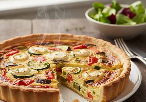 Quiche aux Légumes du Soleil et Chèvre faite avec de la courgette, du poivron, de l'aubergine et du chèvre