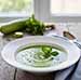 Velouté de Courgettes et Menthe dans une assiette